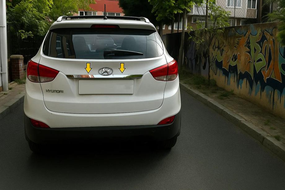 Hyundai IX-35 2010-2015 гг. Хромированная накладка над номером (широкая) Хромированный пластик Фото 4