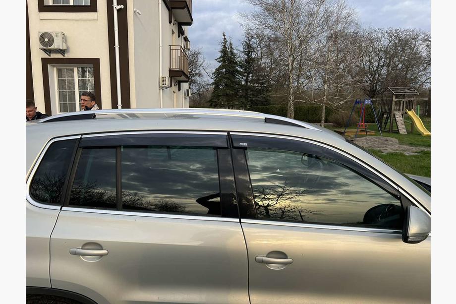 Volkswagen Tiguan 2007-2016 гг. Ветровики с хромированным молдингом (4 шт, Niken) Фото 3