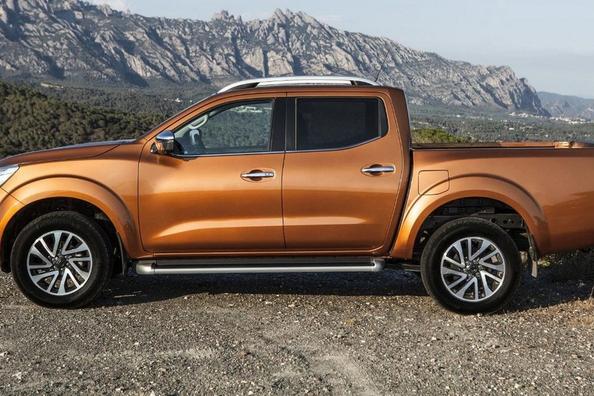Пикап третьего поколения Nissan Navara NP300 фото 8