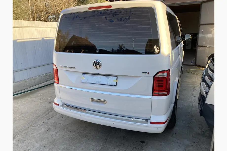 Volkswagen T6 2015-2024 гг. Накладка на Задний Бампер Carmos V1 Глянец (1 Дверь, Нержавейка) Image
