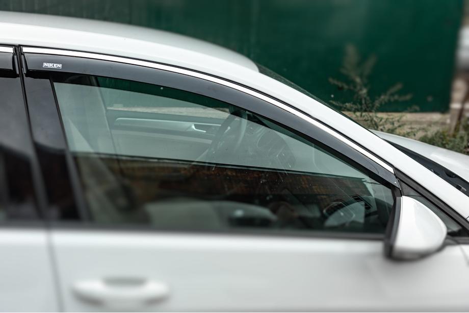 Volkswagen Golf 7/E-Golf 2012-2020 гг. Ветровики с хромированным молдингом HB (4 шт, Niken) Фото 7