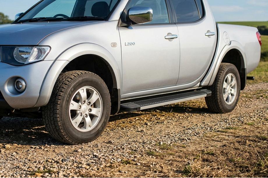 Mitsubishi L200 2015-2024 гг. Боковые Подножки Maya V1 (2 шт., Алюминий) Фото 1