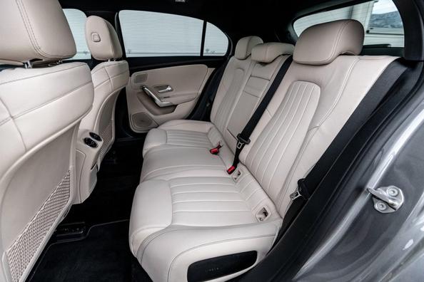 Обзор хэтчбека Mercedes-Benz A-class четвертого поколения фото 6