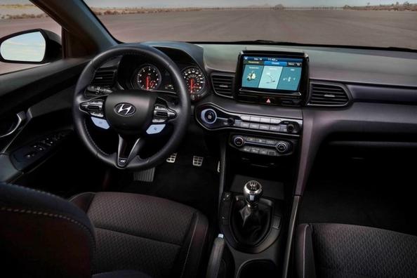 Обзор хэтчбека Hyundai Veloster второго поколения фото 5