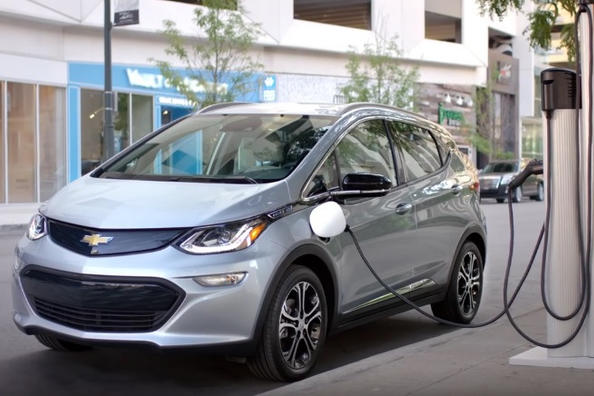 Обзор электрического хэтчбека Chevrolet Bolt EV