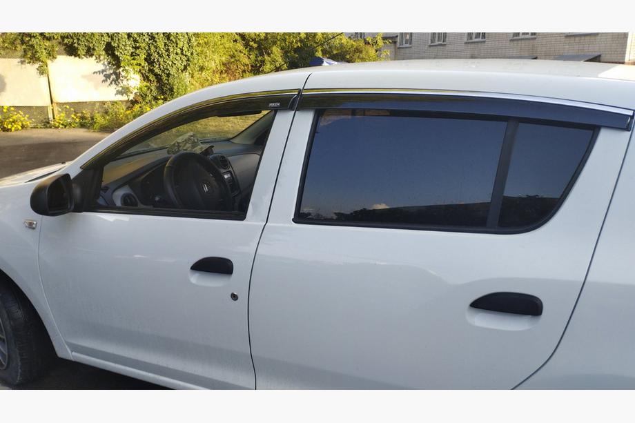 Renault Sandero 2013-2022 гг. Ветровики с хромированным молдингом HB (4 шт, Niken) Фото 1