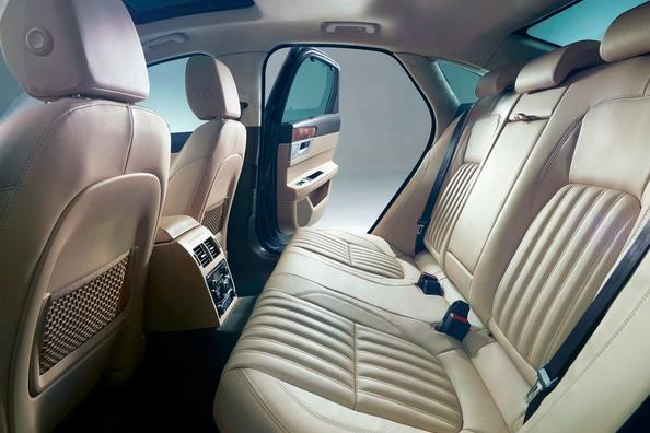 Обзор седана Jaguar XF второго поколения фото 6