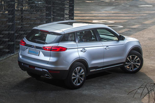 Обзор кроссовера Geely Atlas фото 7