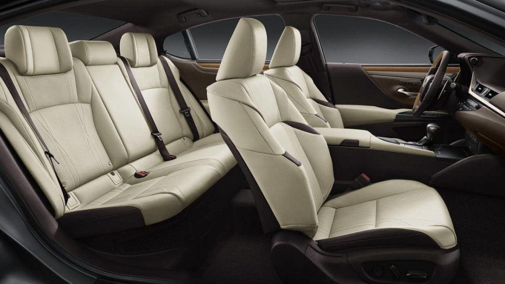 Седан седьмого поколения Lexus ES