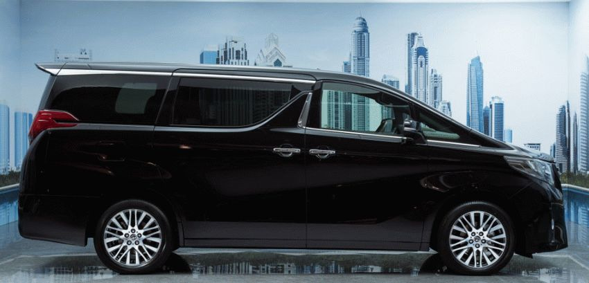 Люксовый минивэн Toyota Alphard третьего поколения