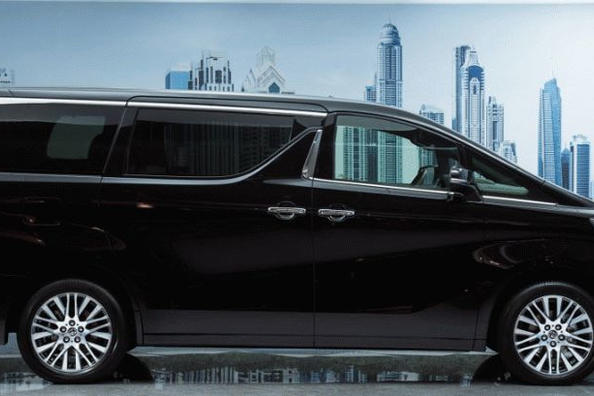 Люксовый минивэн Toyota Alphard третьего поколения фото 9