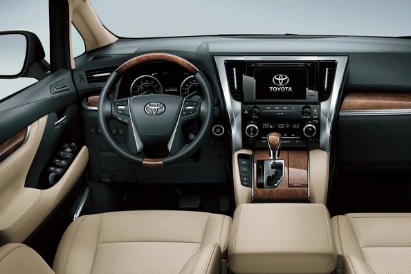 Люксовый минивэн Toyota Alphard третьего поколения фото 4