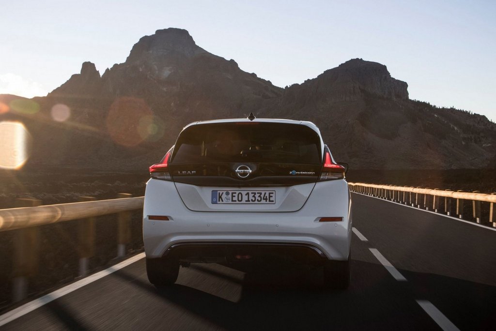 Электрический хэтчбек Nissan Leaf второго поколения