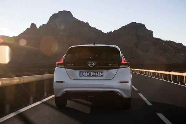 Электрический хэтчбек Nissan Leaf второго поколения фото 11