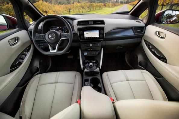 Электрический хэтчбек Nissan Leaf второго поколения фото 6