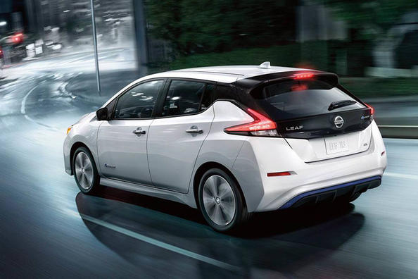 Электрический хэтчбек Nissan Leaf второго поколения фото 9