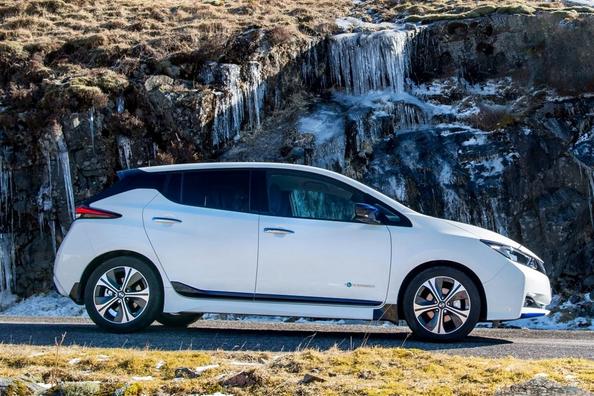 Электрический хэтчбек Nissan Leaf второго поколения фото 4