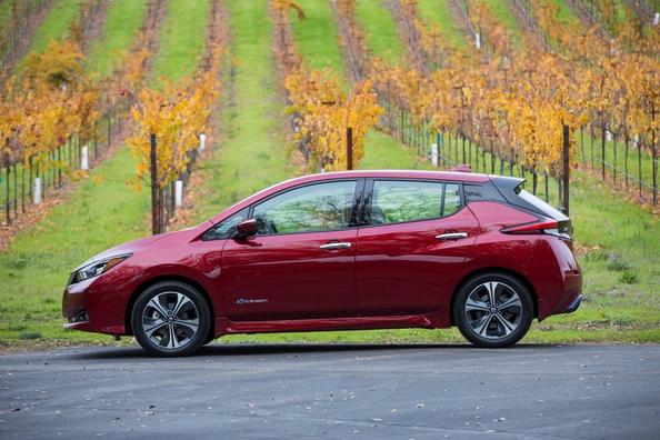 Электрический хэтчбек Nissan Leaf второго поколения фото 2