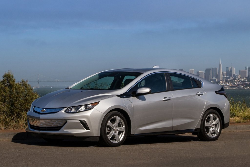 Обзор гибридного хэтчбека Chevrolet Volt второго поколения