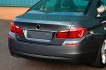 BMW 5 серия F10/F11 2010–2016 гг. Накладка SD из нержавеющей стали над номером фото 2