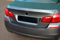 BMW 5 серия F10/F11 2010–2016 гг. Накладка SD из нержавеющей стали над номером фото 4