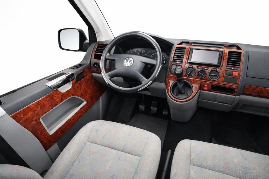 Volkswagen T5 Caravelle 2004-2010 гг. Накладки на дверные карты Карбон Image