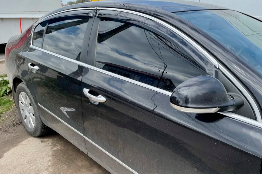 Volkswagen Passat B7 2012-2015 гг. Ветровики с хромированным молдингом SD (4 шт, EU, HIC) Image