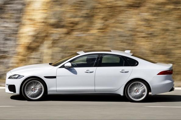 Премиальный седан Jaguar XF второго воплощения фото 4