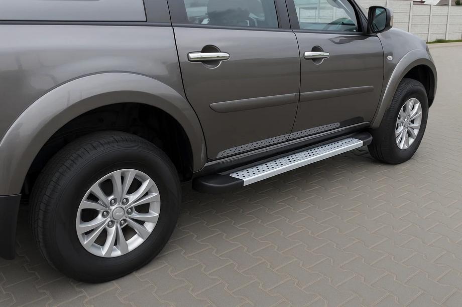 Mitsubishi Pajero Sport 2008-2015 гг. Боковые пороги X5-тип (2 шт., алюминий) Фото 1