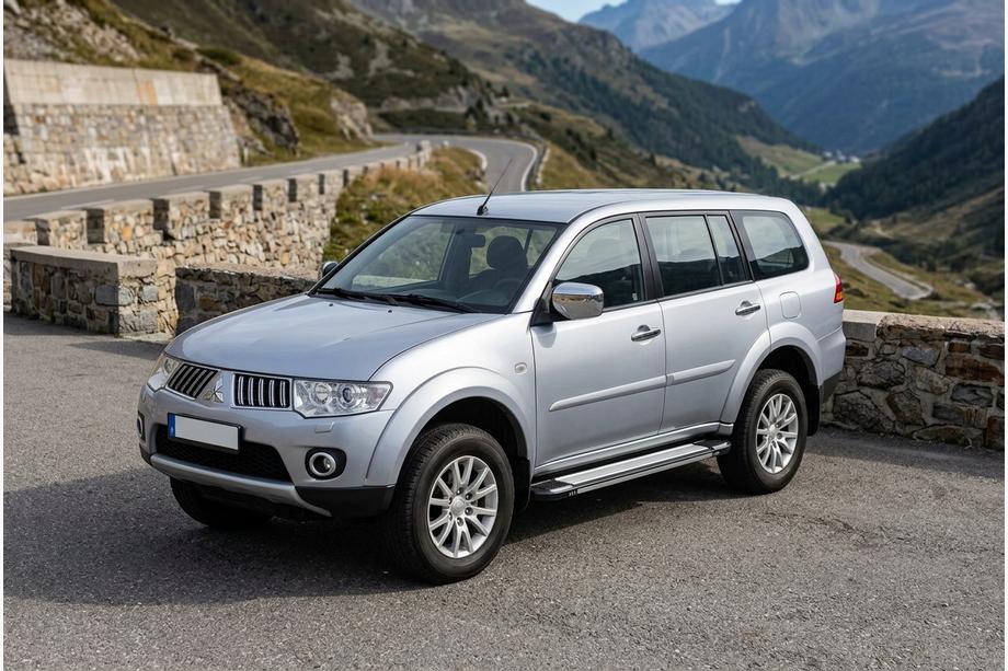Mitsubishi Pajero Sport 2008-2015 гг. Боковые Подножки Rainbow (2 шт., Алюминий) Image