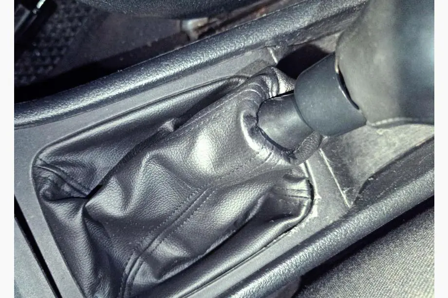 Opel Astra G classic 1998-2012 гг. Чехол КПП V1 (с рамкой) Image