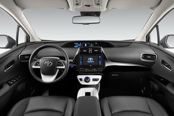 Четвертое поколение гибридного хэтчбека Toyota Prius фото 4