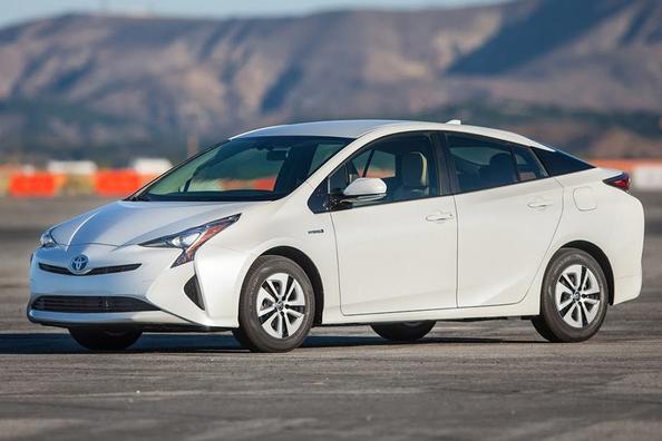 Четвертое поколение гибридного хэтчбека Toyota Prius