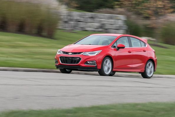 Хэтчбек второго поколения Chevrolet Cruze фото 5