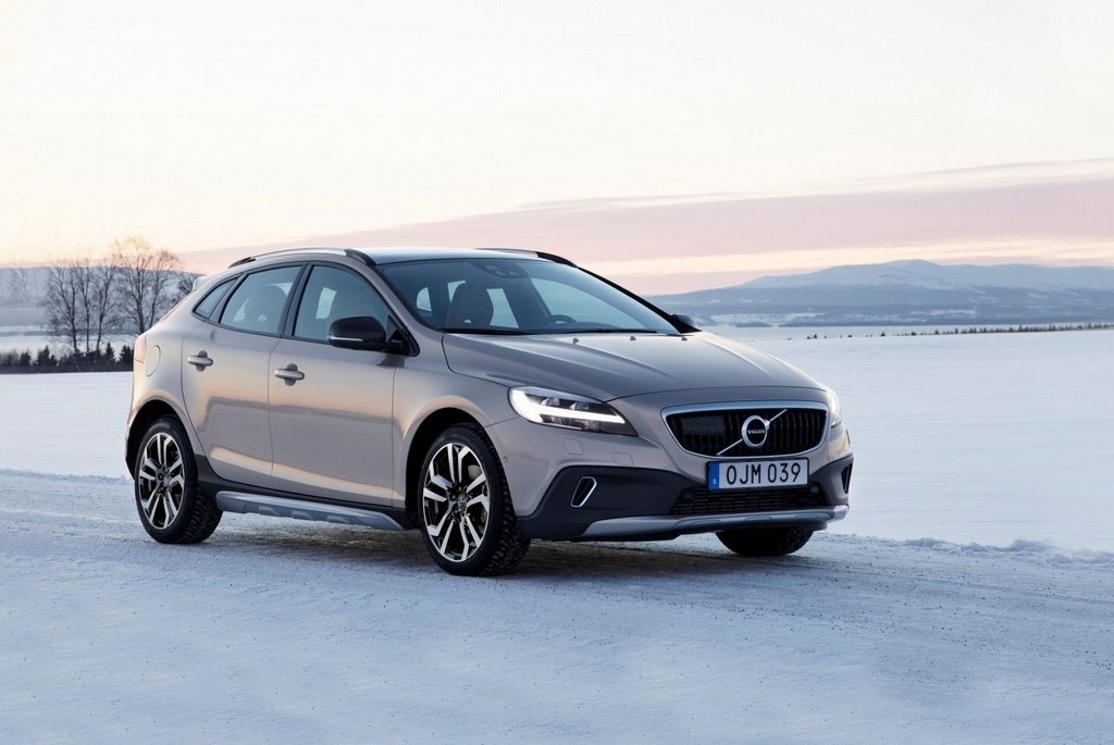 Обзор внедорожной версии хэтчбека Volvo V40 Cross Country