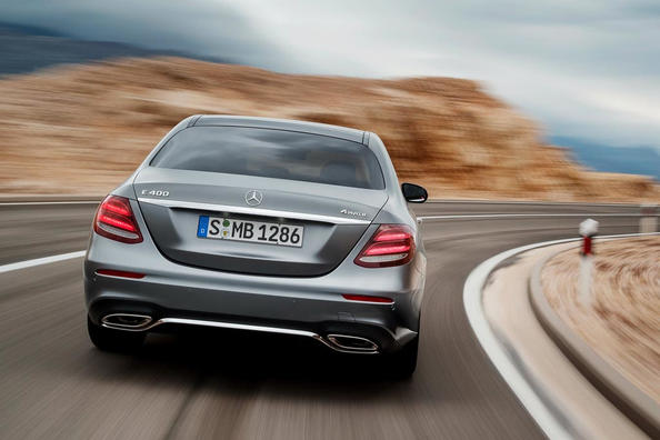 Обзор седана Mercedes-Benz E-Class пятого поколения фото 9