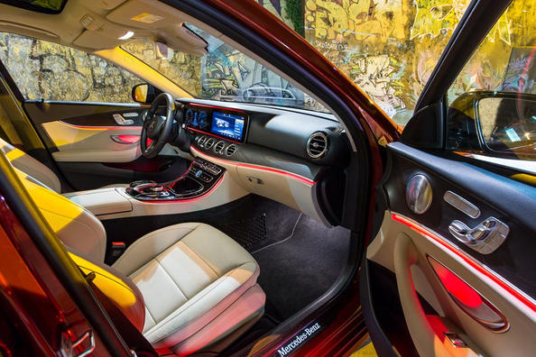 Обзор седана Mercedes-Benz E-Class пятого поколения фото 6