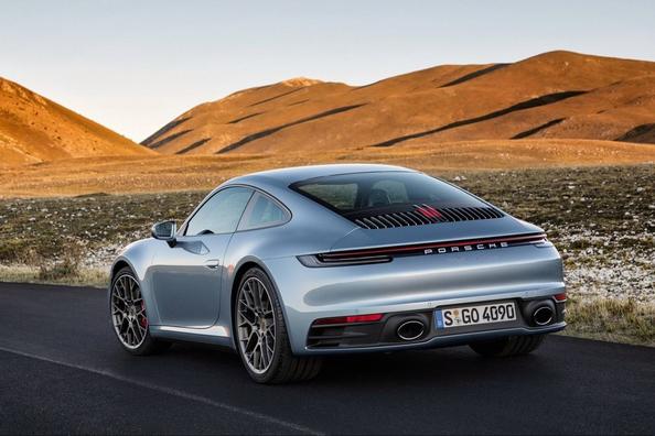 Обзор Porsche 911 Carrera восьмого поколения фото 9