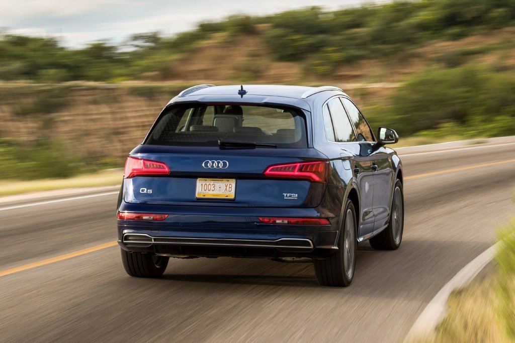 Обзор кроссовера Audi Q5 второго поколения