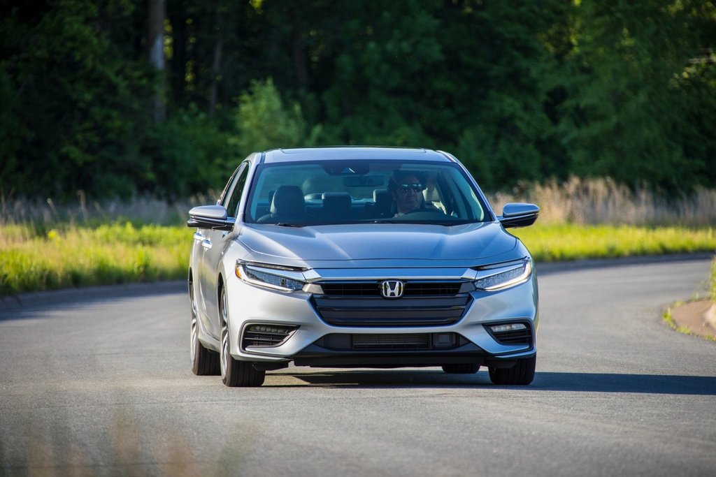 Обзор гибридного седана Honda Insight