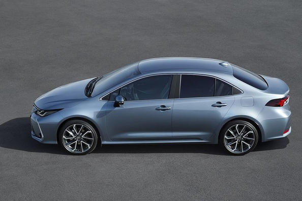 Обзор седана Toyota Corolla двенадцатого поколения фото 10