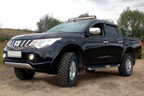 Mitsubishi L200 2015-2024 гг. Ветровики на окна (4 шт, HIC) фото 1