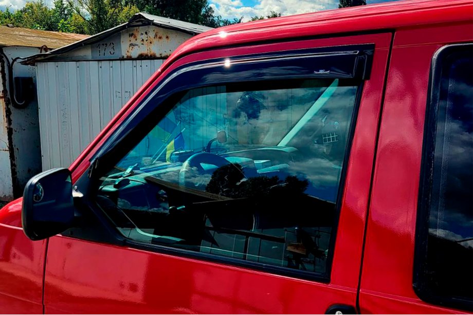 Volkswagen T4 Caravelle/Multivan 1990–2003 гг. Ветровики на окна (2 шт, HIC) Image