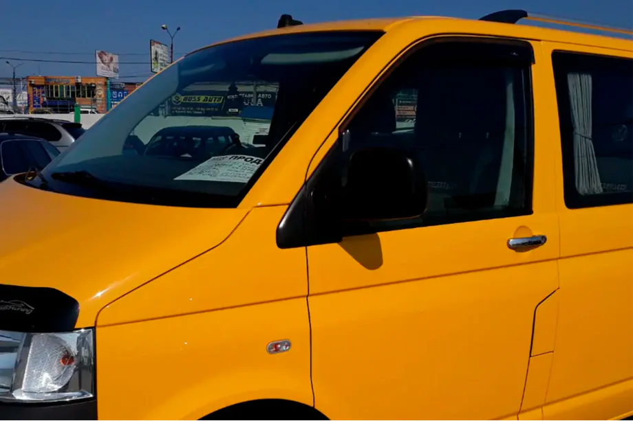Volkswagen T5 Caravelle 2004-2010 гг. Ветровики на окна (2 шт, HIC) Фото 2