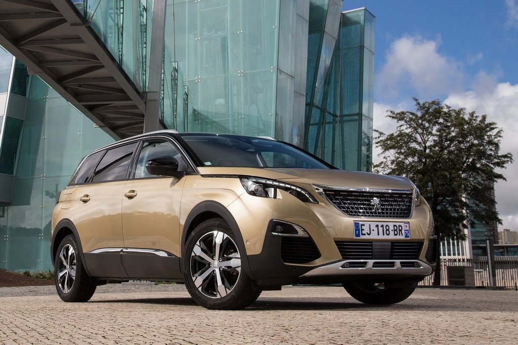 Обзор кроссовера Peugeot 5008 второй генерации