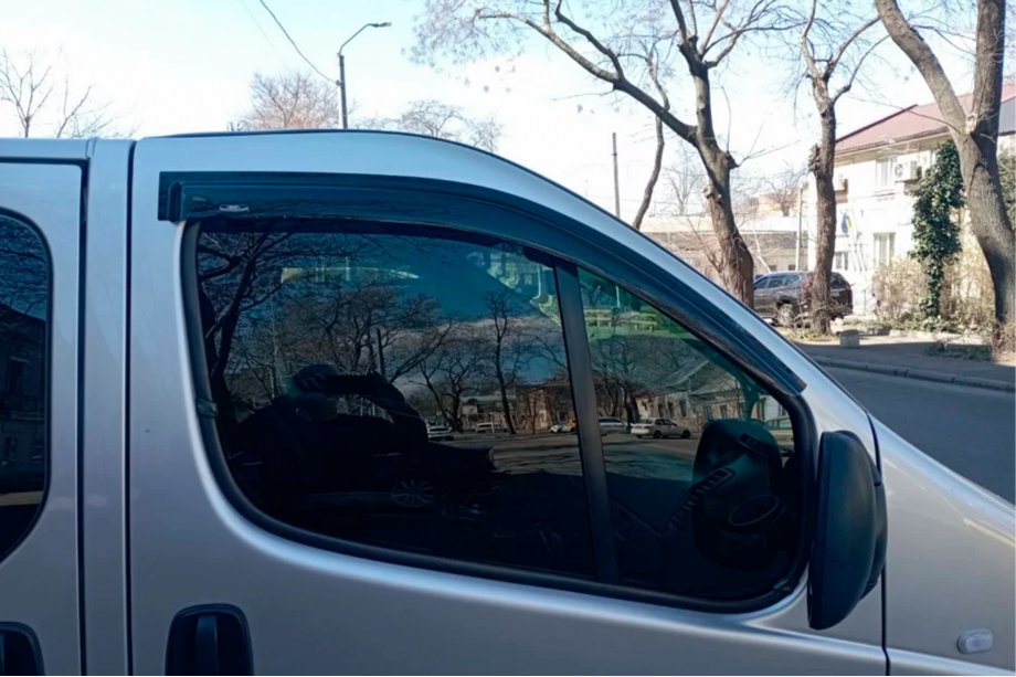Nissan Primastar 2002-2014 гг. Ветровики на окна (2 шт, HIC) Фото 2