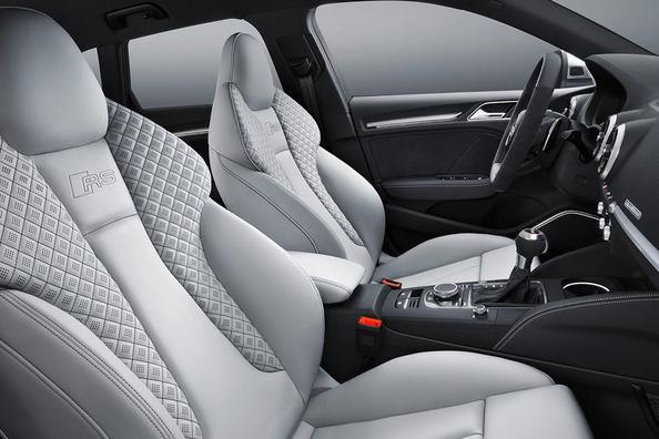 Спортивный пятидверный хэтчбек Audi RS3 Sportback фото 6