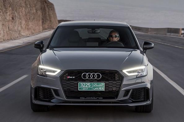 Спортивный пятидверный хэтчбек Audi RS3 Sportback фото 11