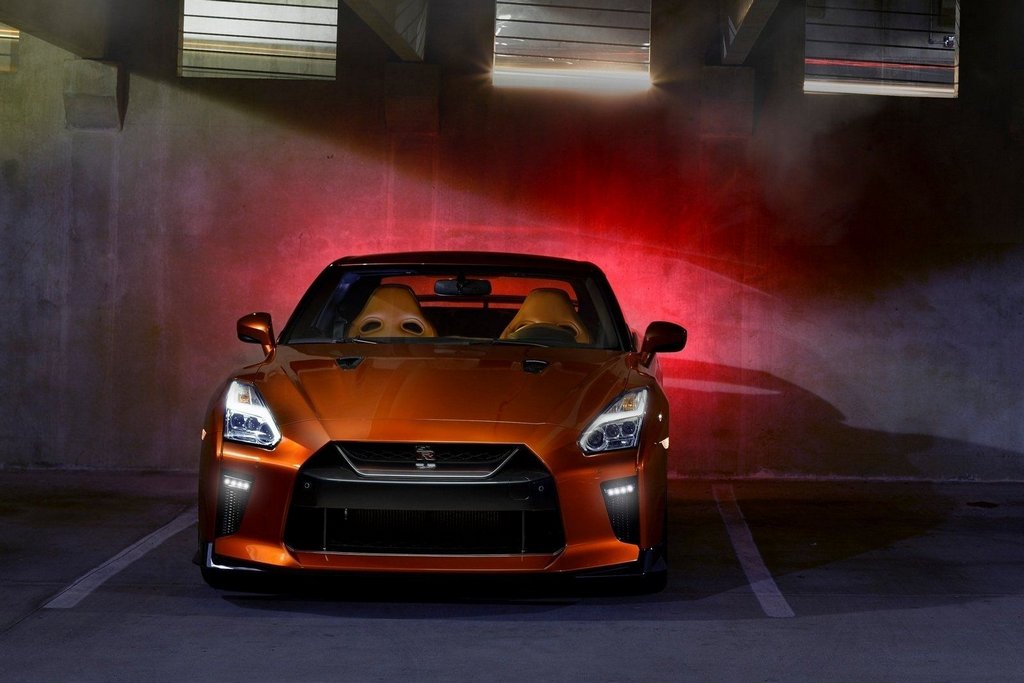 Полноприводное спортивное купе Nissan GT-R