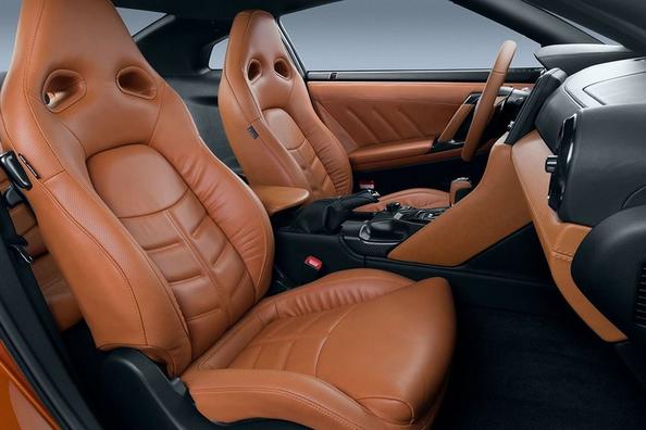 Полноприводное спортивное купе Nissan GT-R фото 8